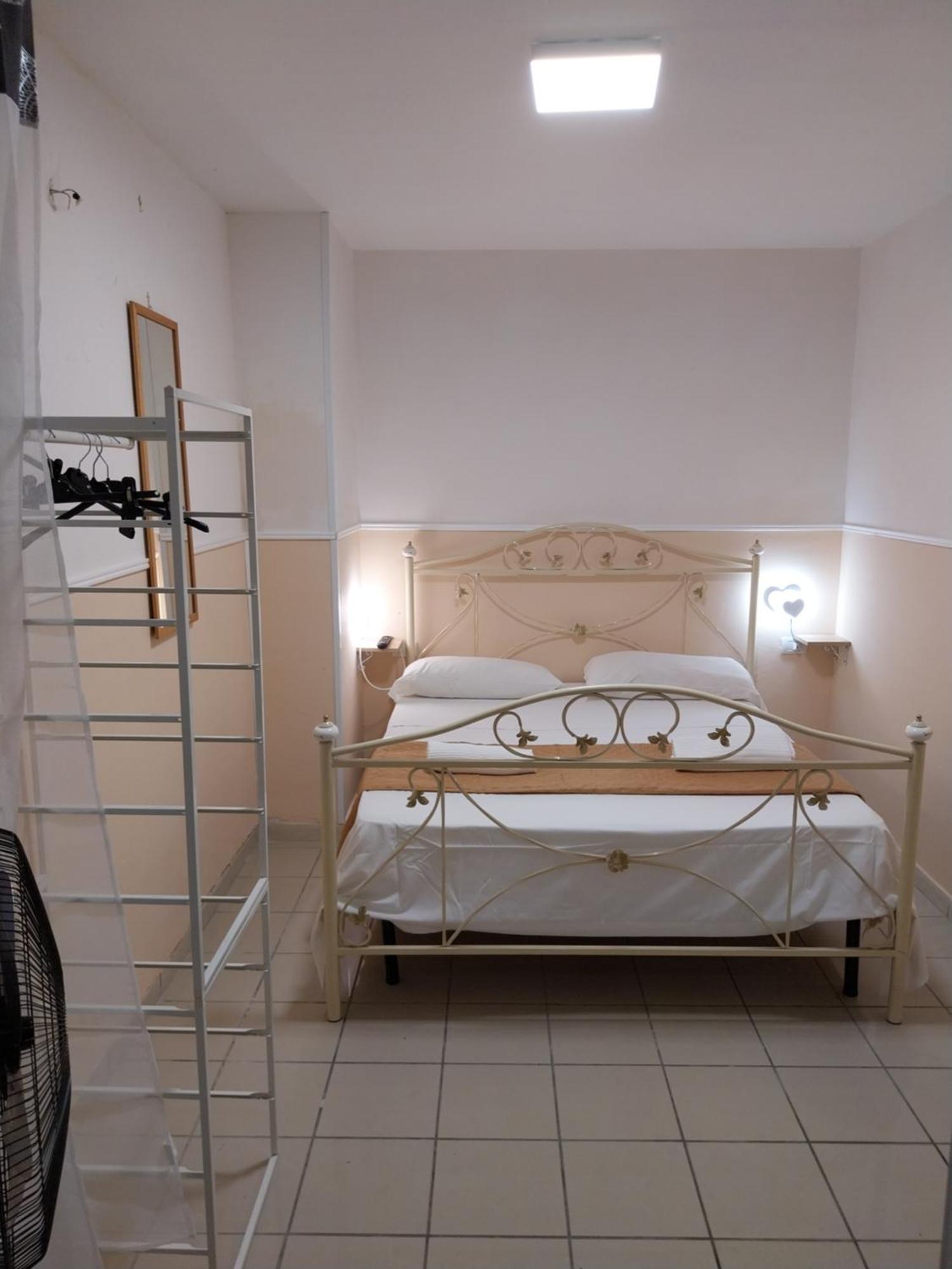 Sahary Hostel Naples Room photo